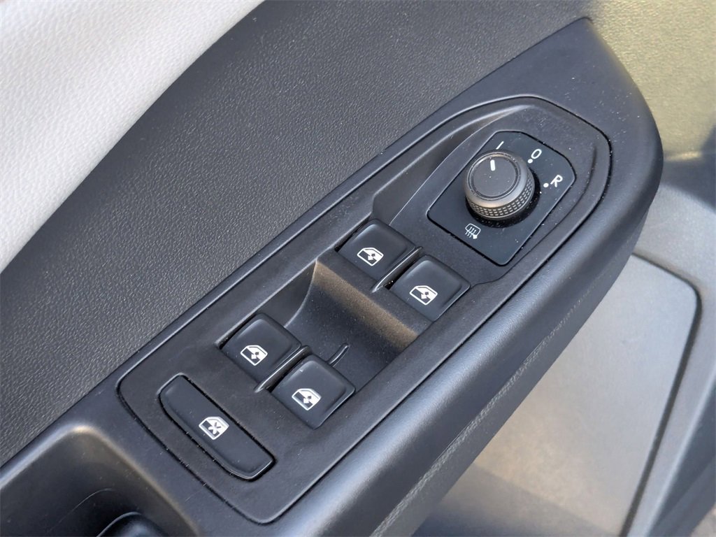 Used 2024 Volkswagen Taos SE image 15