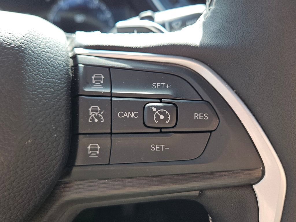 Used 2025 Jeep Grand Cherokee Laredo X w/ Luxury Tech Group I image 23