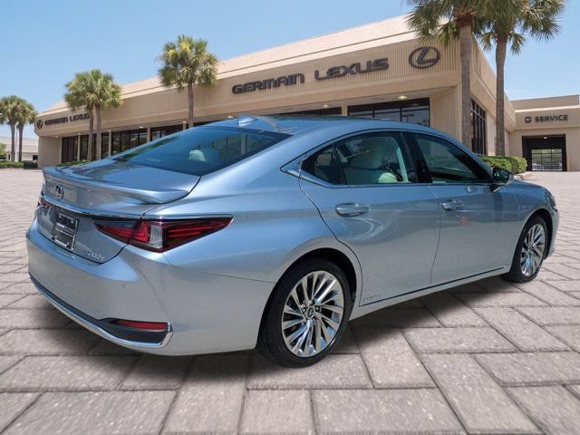Certified 2022 Lexus ES 300h w/ Accessory Package 2 FWD image 4