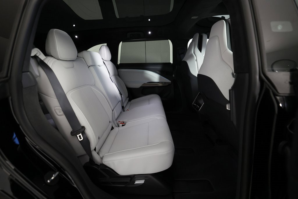 Used 2026 Lucid Gravity Dream image 11