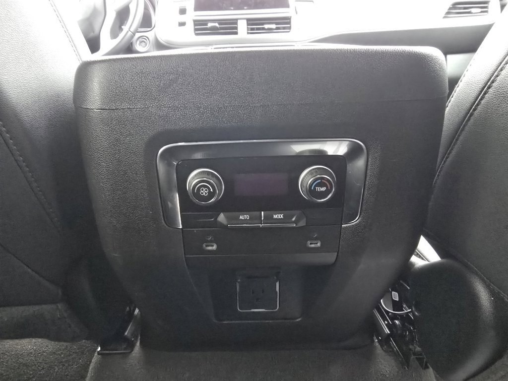 Used 2024 Chevrolet Suburban LT image 20