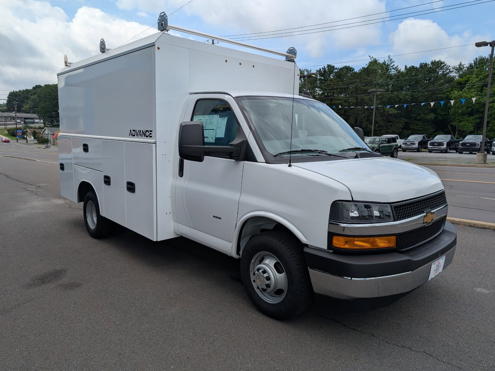 New 2025 Chevrolet Express 3500 w/ Power Convenience Package image 7