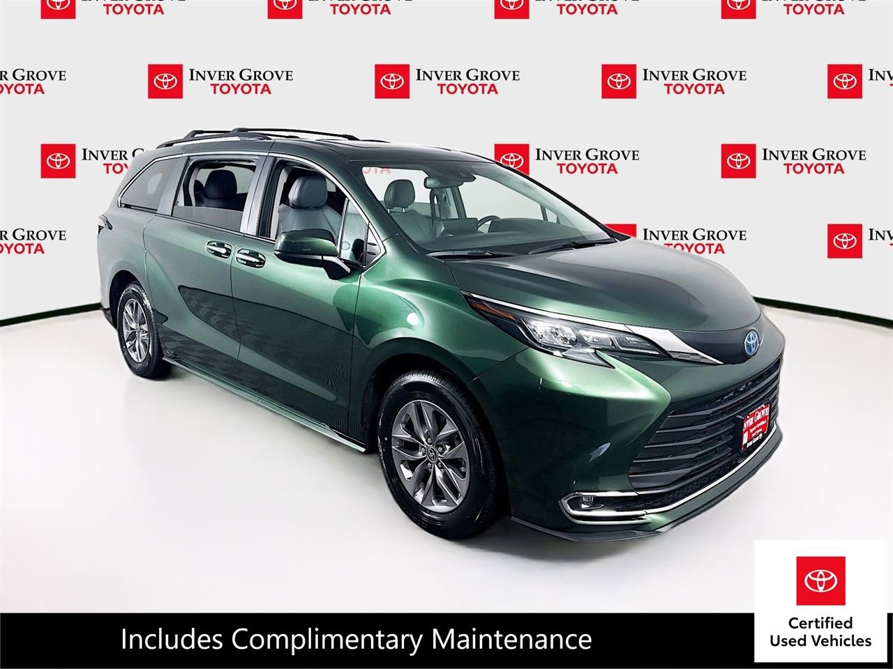 Certified 2024 Toyota Sienna XLE image 3