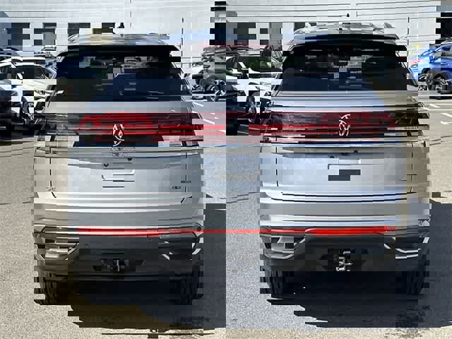 Used 2024 Volkswagen Atlas Cross Sport SE image 4