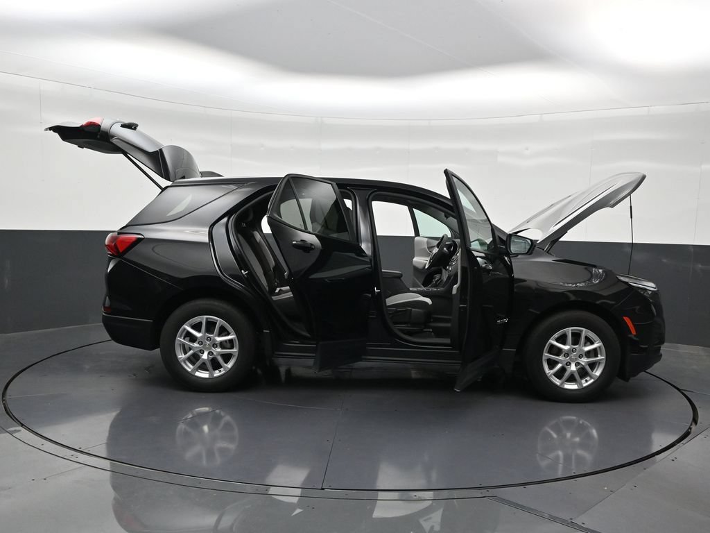 Used 2022 Chevrolet Equinox LS w/ LS Convenience Package FWD image 32