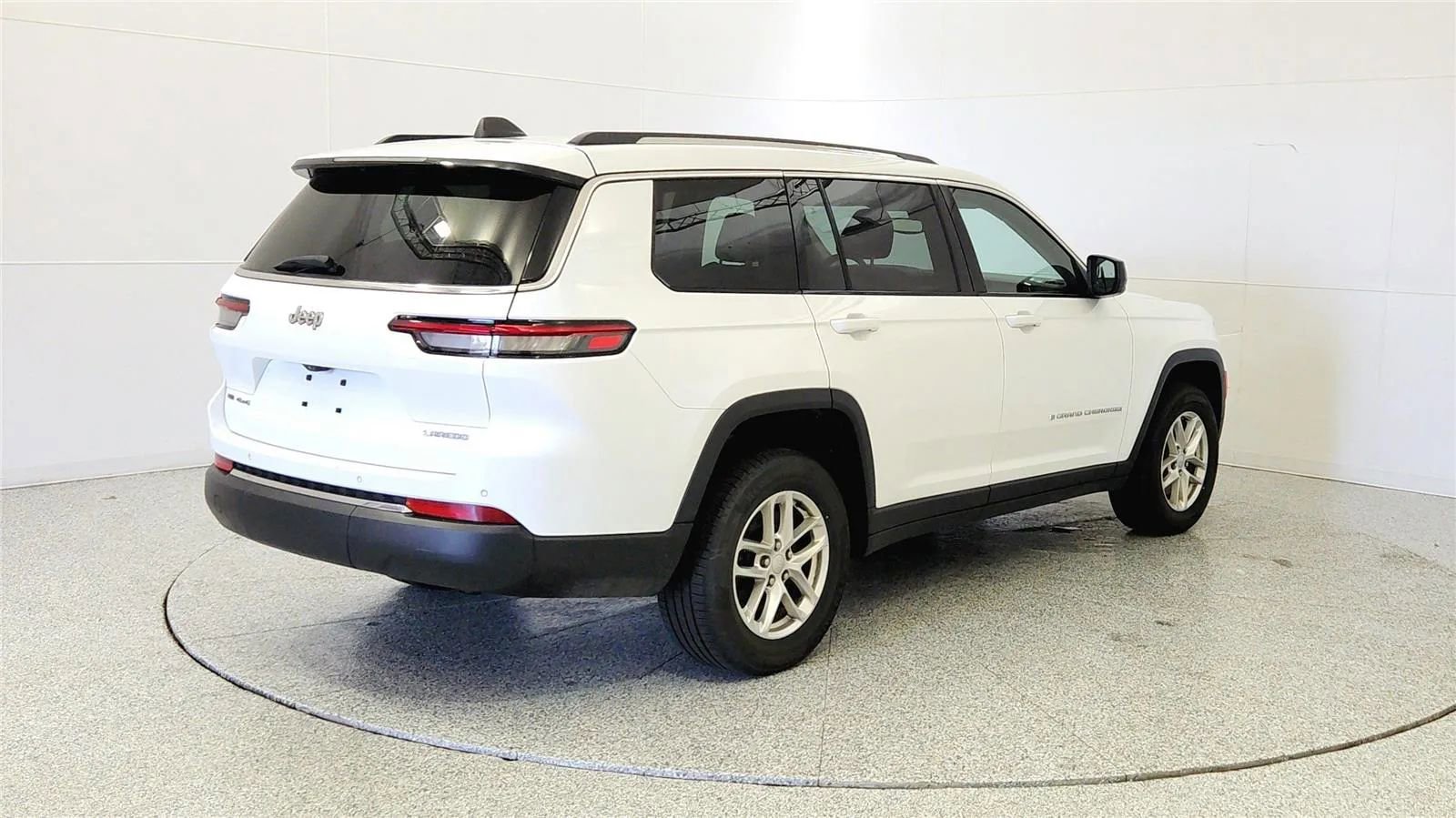 Used 2022 Jeep Grand Cherokee L Laredo w/ Luxury Tech Group I AWD/4WD image 7