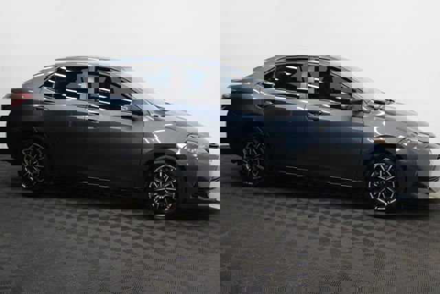 Used 2018 Toyota Corolla LE image 3