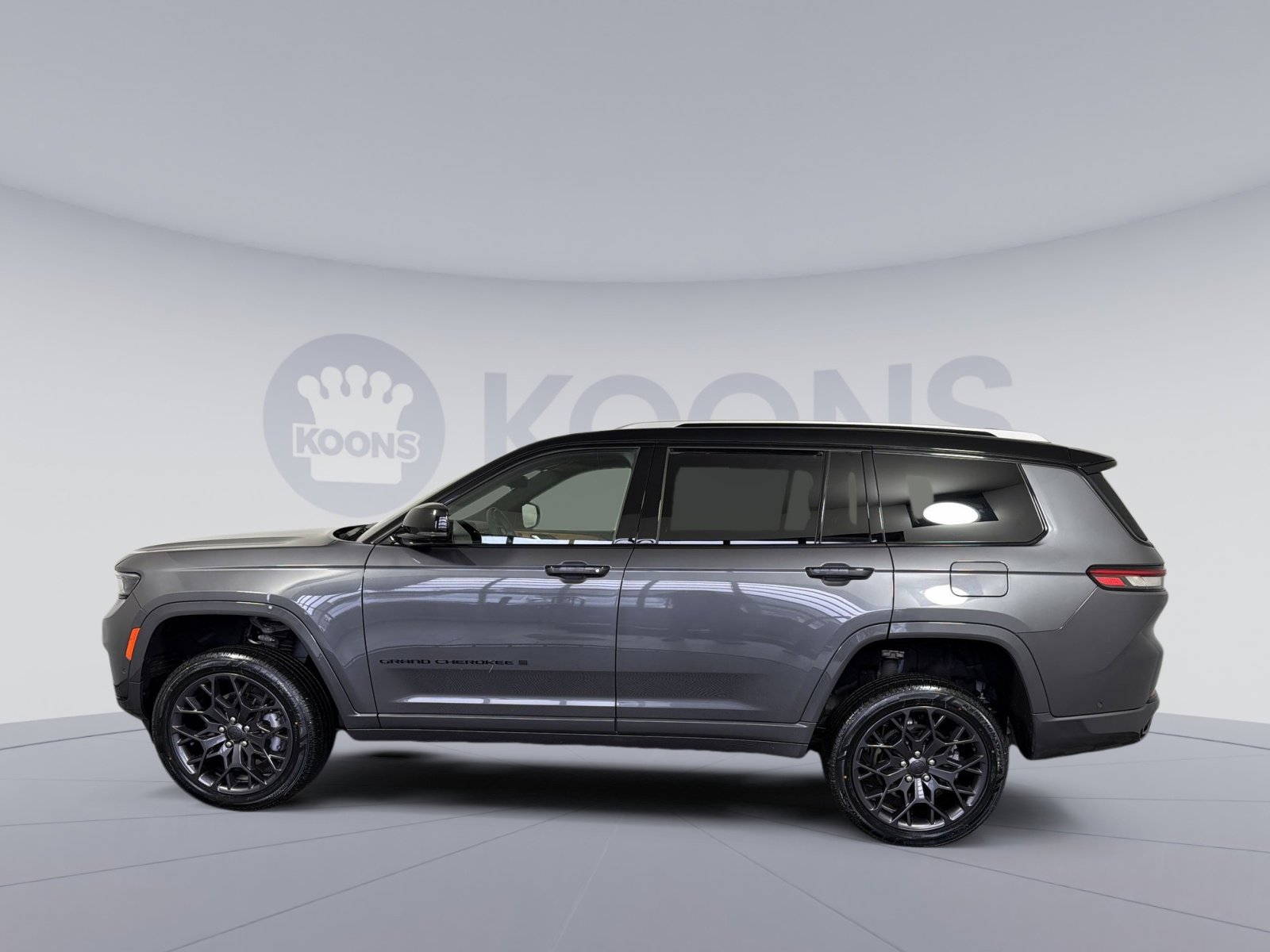 Used 2023 Jeep Grand Cherokee L Summit image 2