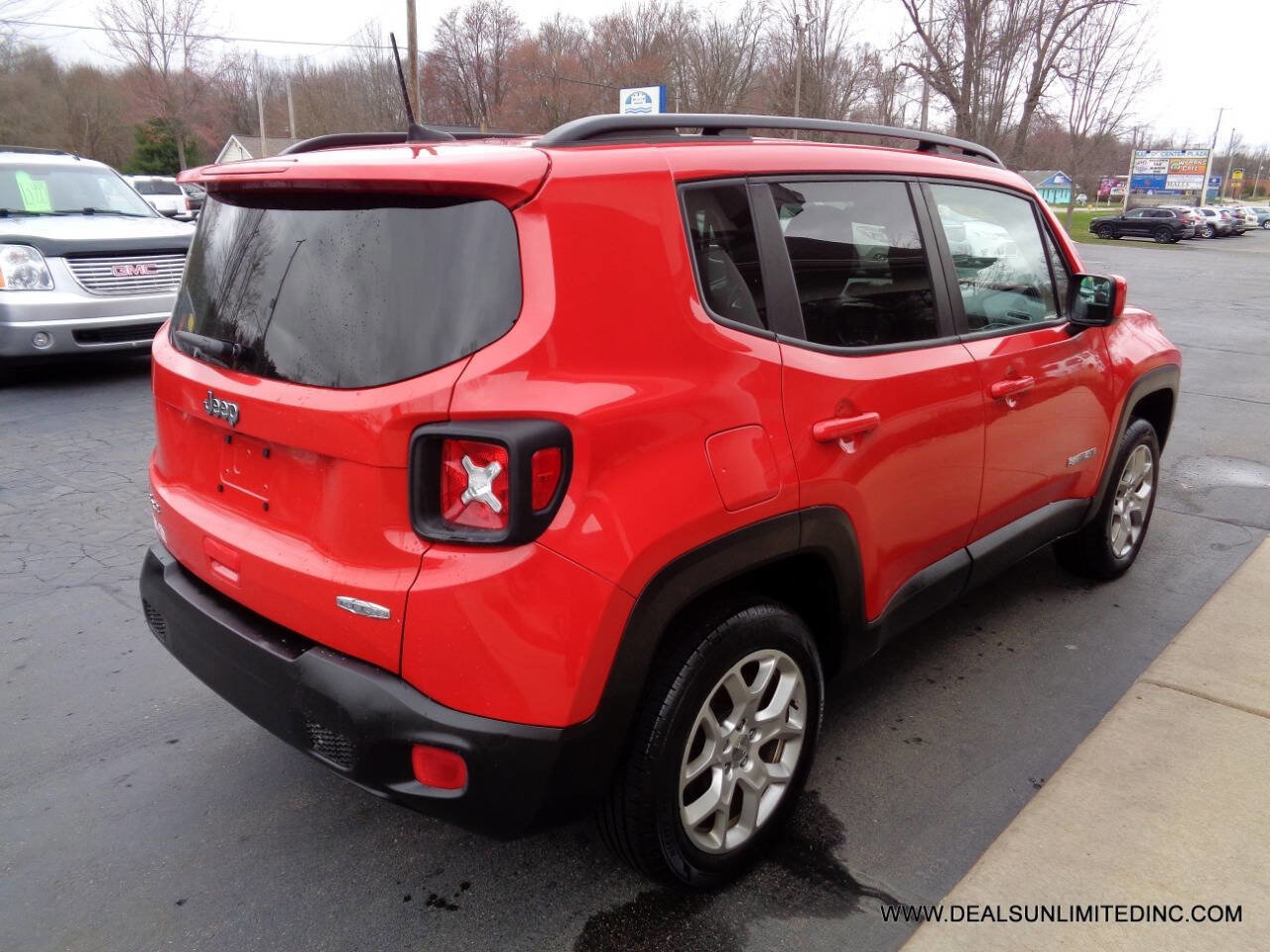 Used 2018 Jeep Renegade Latitude image 3