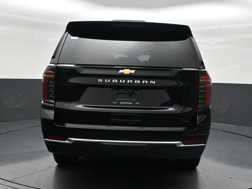 Used 2025 Chevrolet Suburban LS RWD image 4