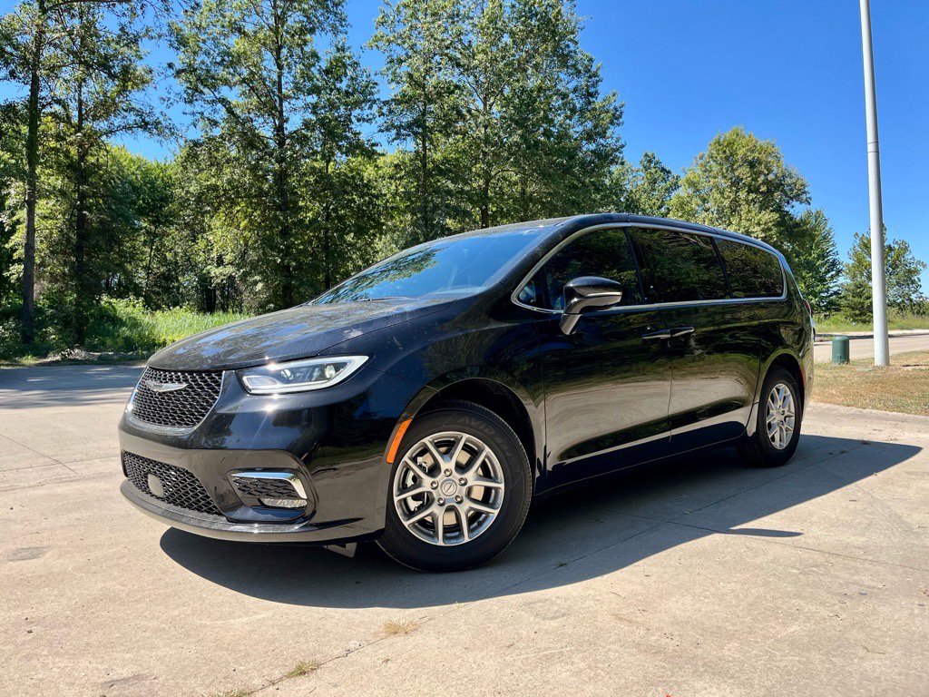 New 2026 Chrysler Pacifica Select image 1