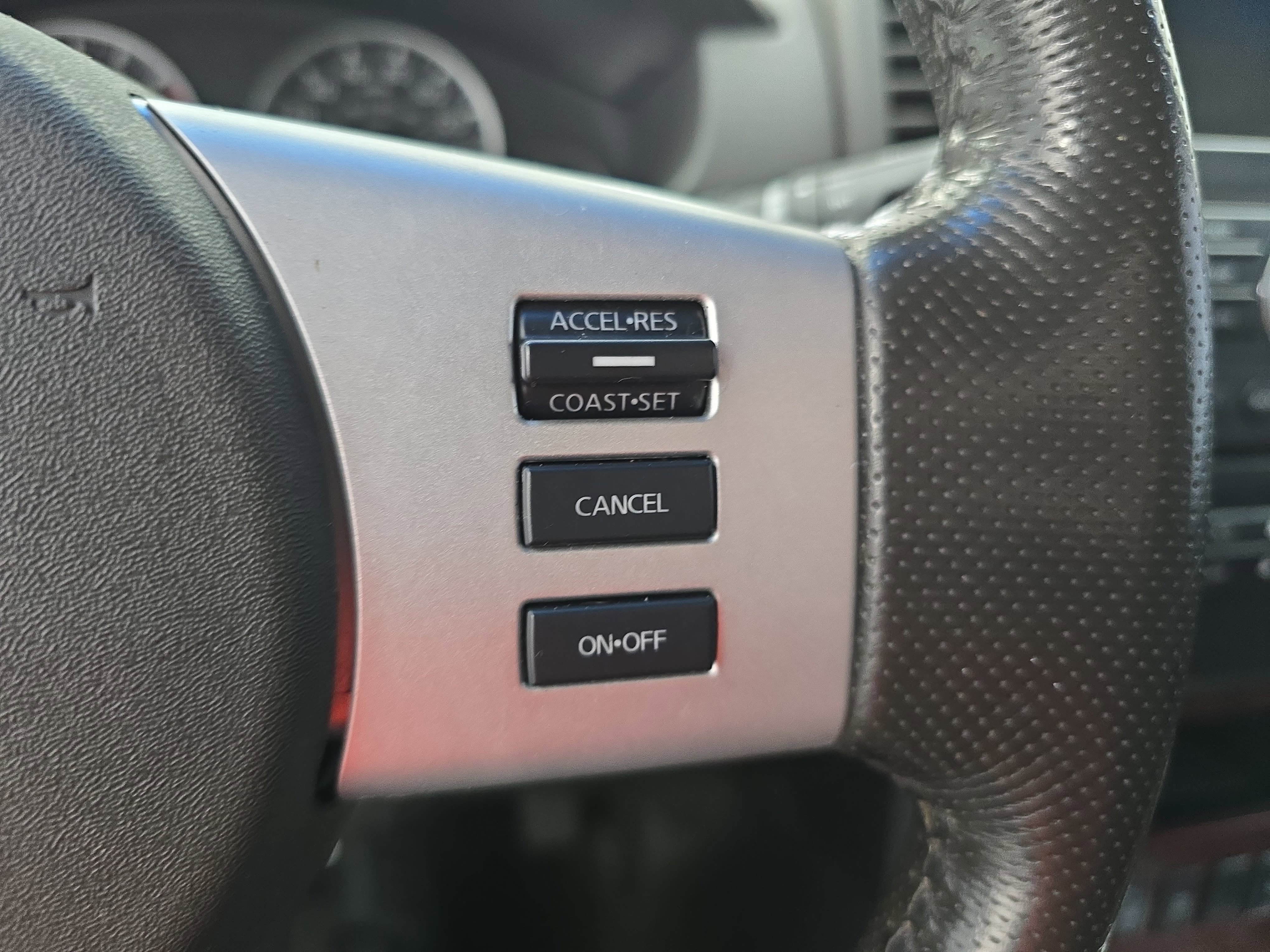 Used 2010 Nissan Pathfinder LE w/ Navigation Pkg AWD/4WD image 17