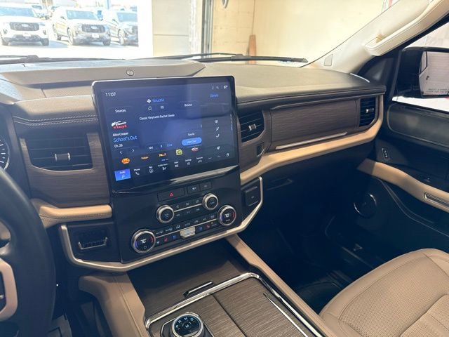 Used 2022 Ford Expedition Limited image 28