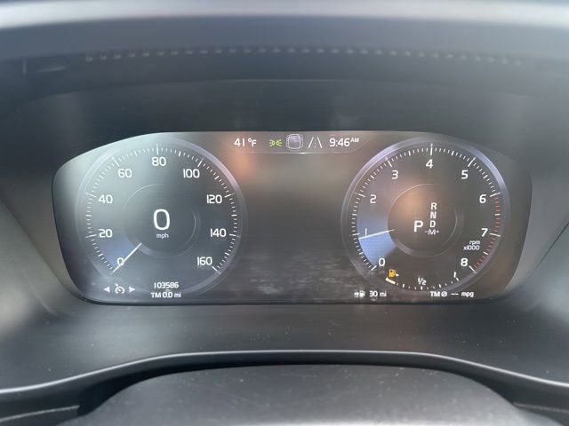 Used 2021 Volvo XC40 T5 R-Design w/ Climate Package image 24