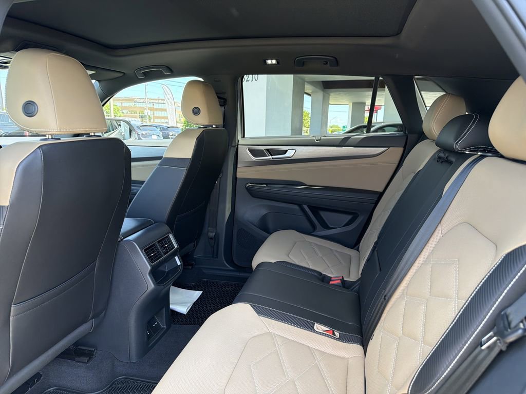 Used 2025 Volkswagen Atlas Cross Sport SE FWD image 18