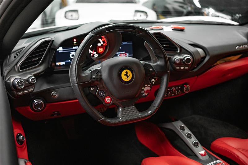 Used 2018 Ferrari 488 GTB RWD image 13