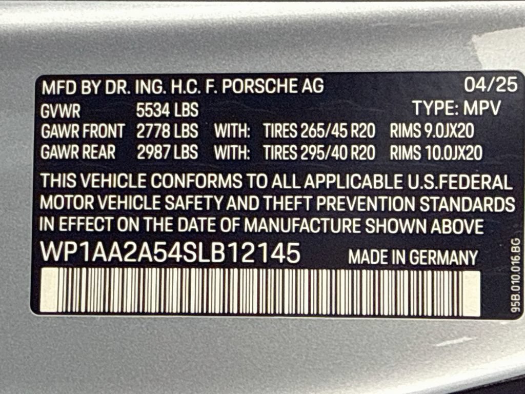 Certified 2025 Porsche Macan AWD/4WD image 34