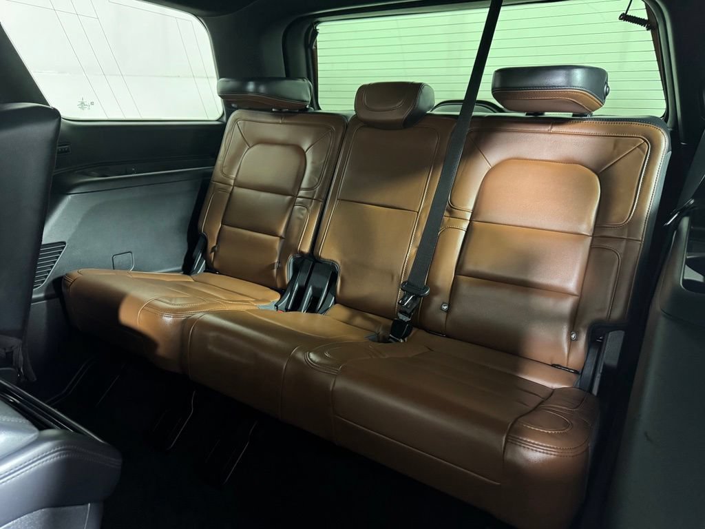 Used 2024 Lincoln Navigator Reserve w/ Monochromatic Package AWD/4WD image 12