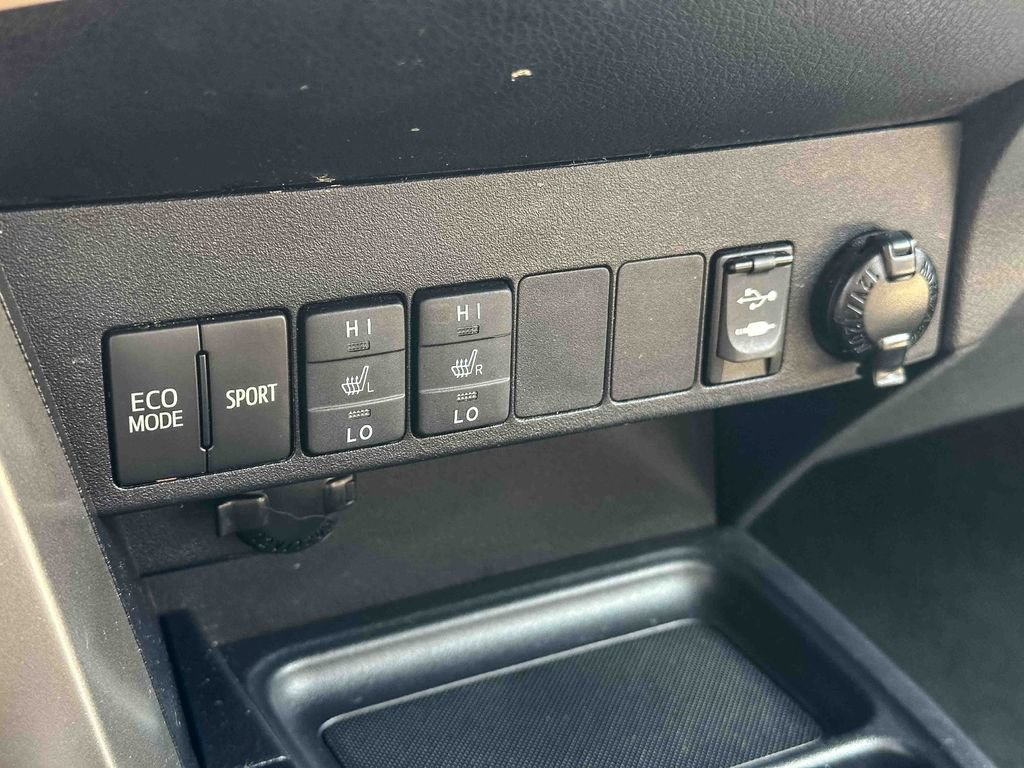 Used 2014 Toyota RAV4 Limited w/ Technology Package FWD image 35