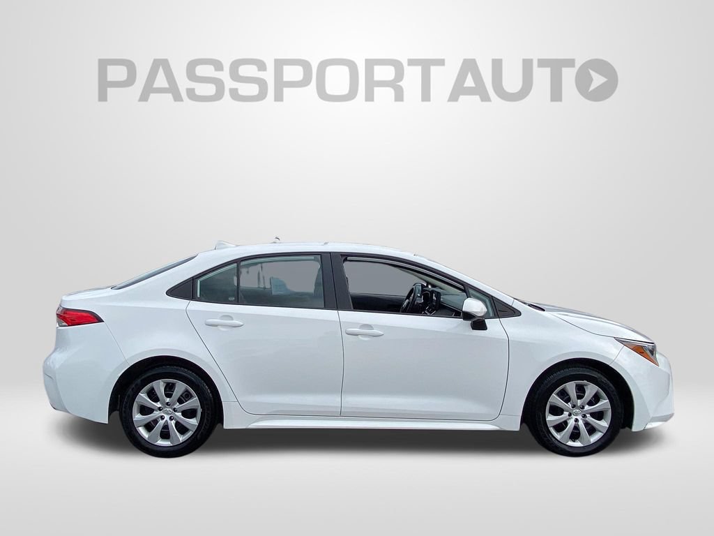 Used 2025 Toyota Corolla LE FWD image 9