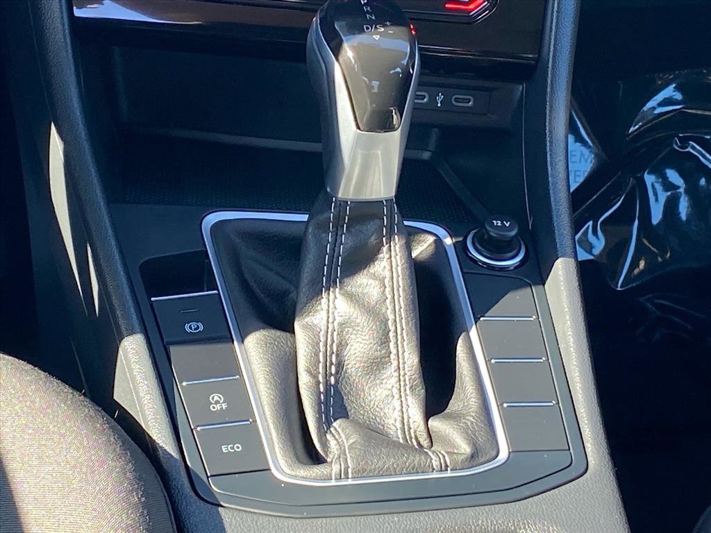 Certified 2025 Volkswagen Jetta S image 8