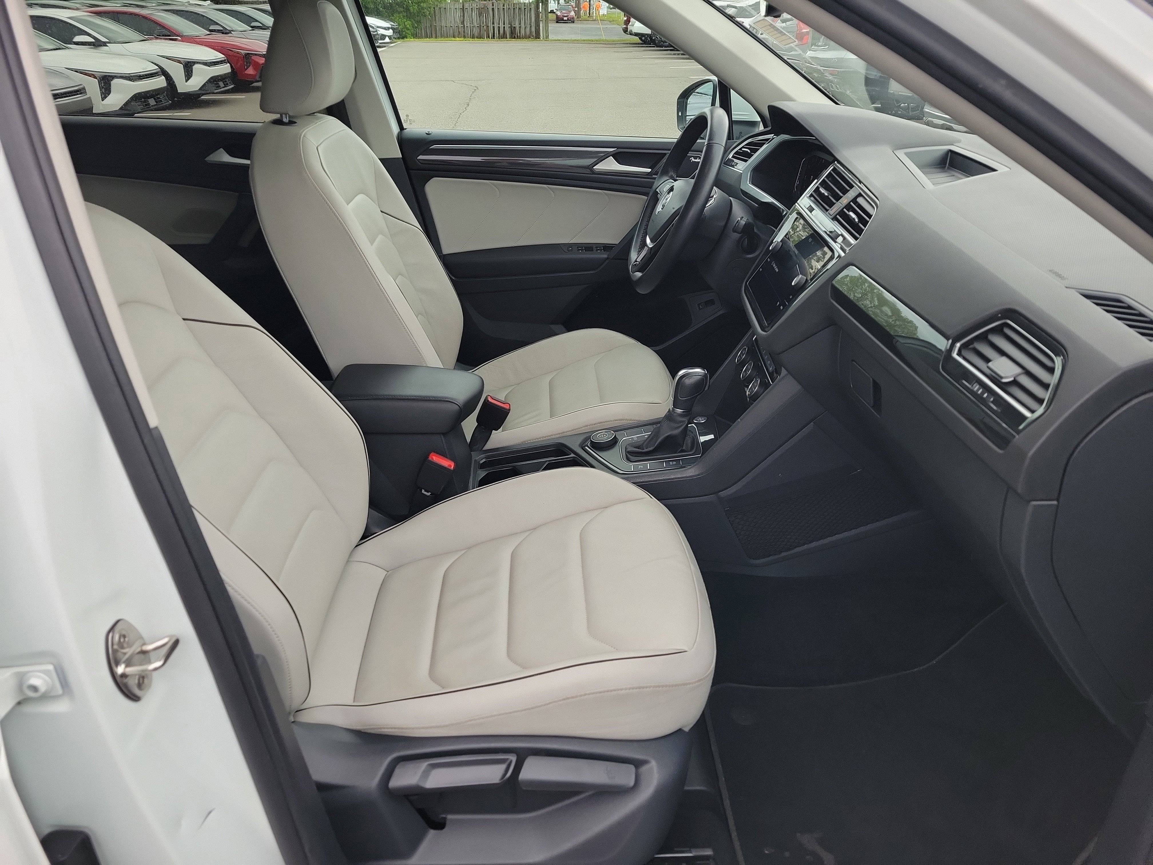 Used 2019 Volkswagen Tiguan SEL Premium image 7