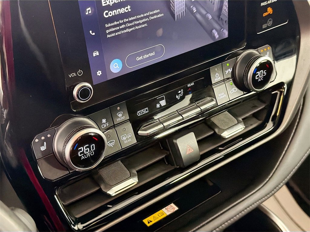 Used 2023 Toyota Highlander L image 15