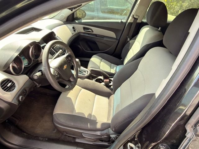 Used 2013 Chevrolet Cruze LS image 3