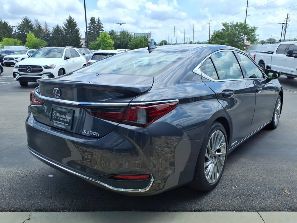 Used 2022 Lexus ES 300h w/ Accessory Package FWD image 6