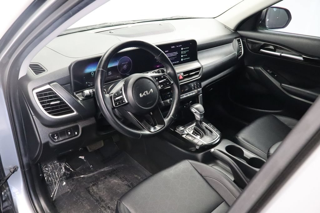 Used 2024 Kia Seltos EX FWD image 16