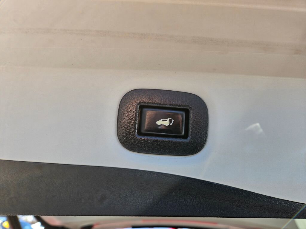 Used 2018 Nissan Rogue SV image 11