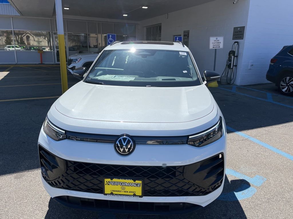 New 2026 Volkswagen Tiguan SE R-Line image 3