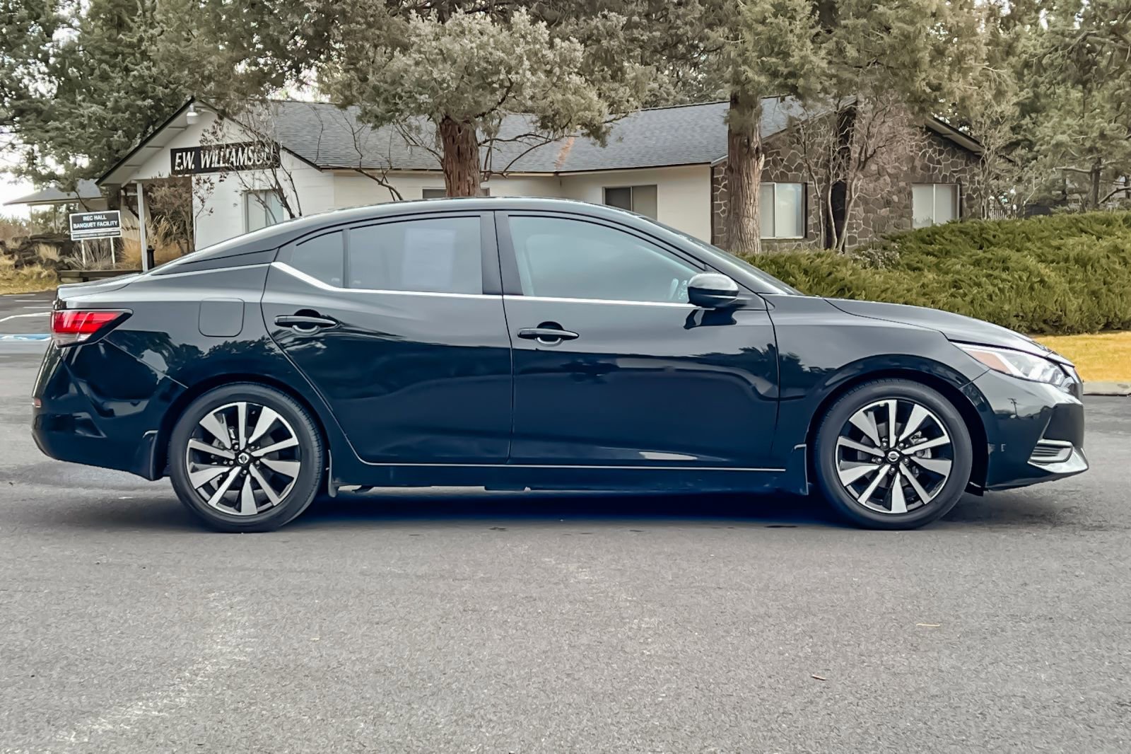 Used 2022 Nissan Sentra SV w/ SV Premium Package image 3