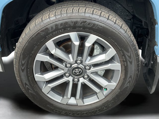 Used 2025 Toyota 4Runner Limited AWD/4WD image 38