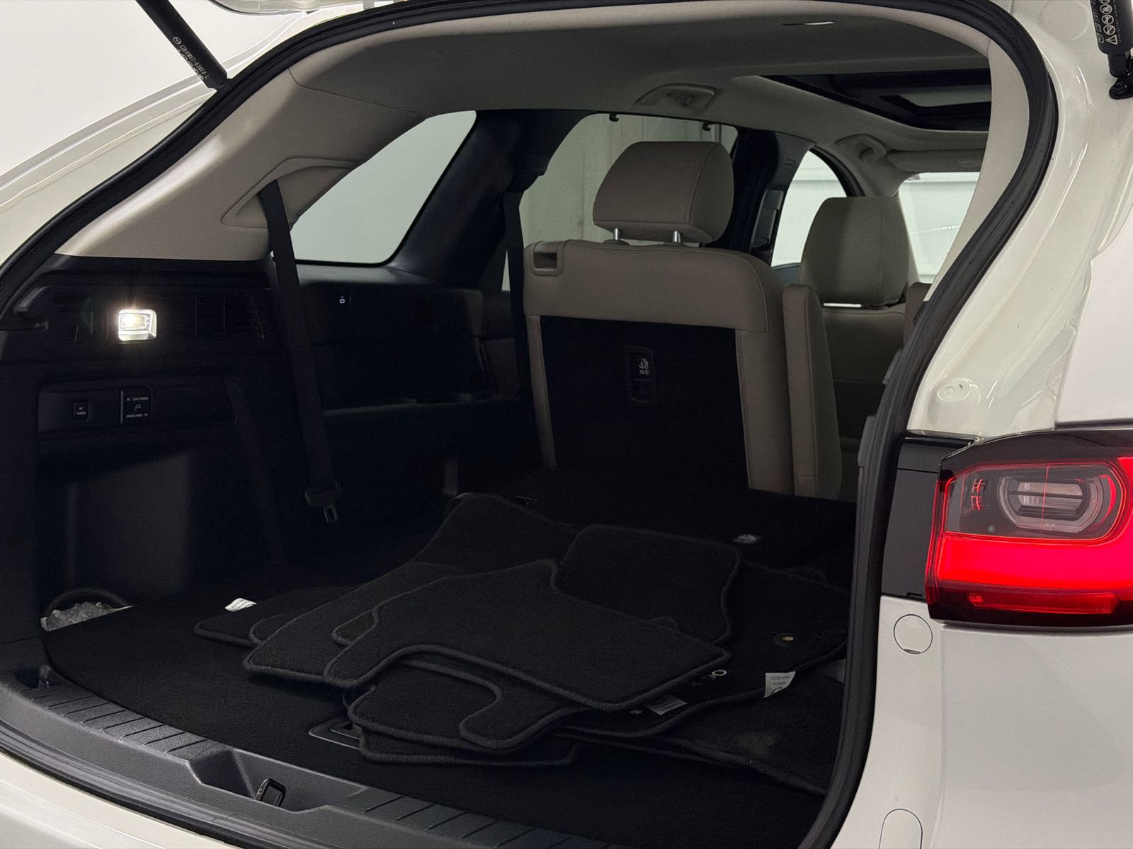 Used 2024 MAZDA CX-90 Plug-In Hybrid w/ Premium Pkg image 8