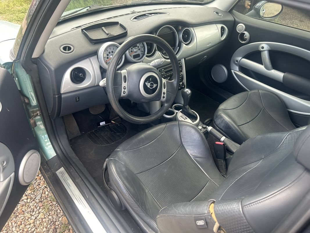 Used 2002 MINI Cooper Hardtop FWD image 2