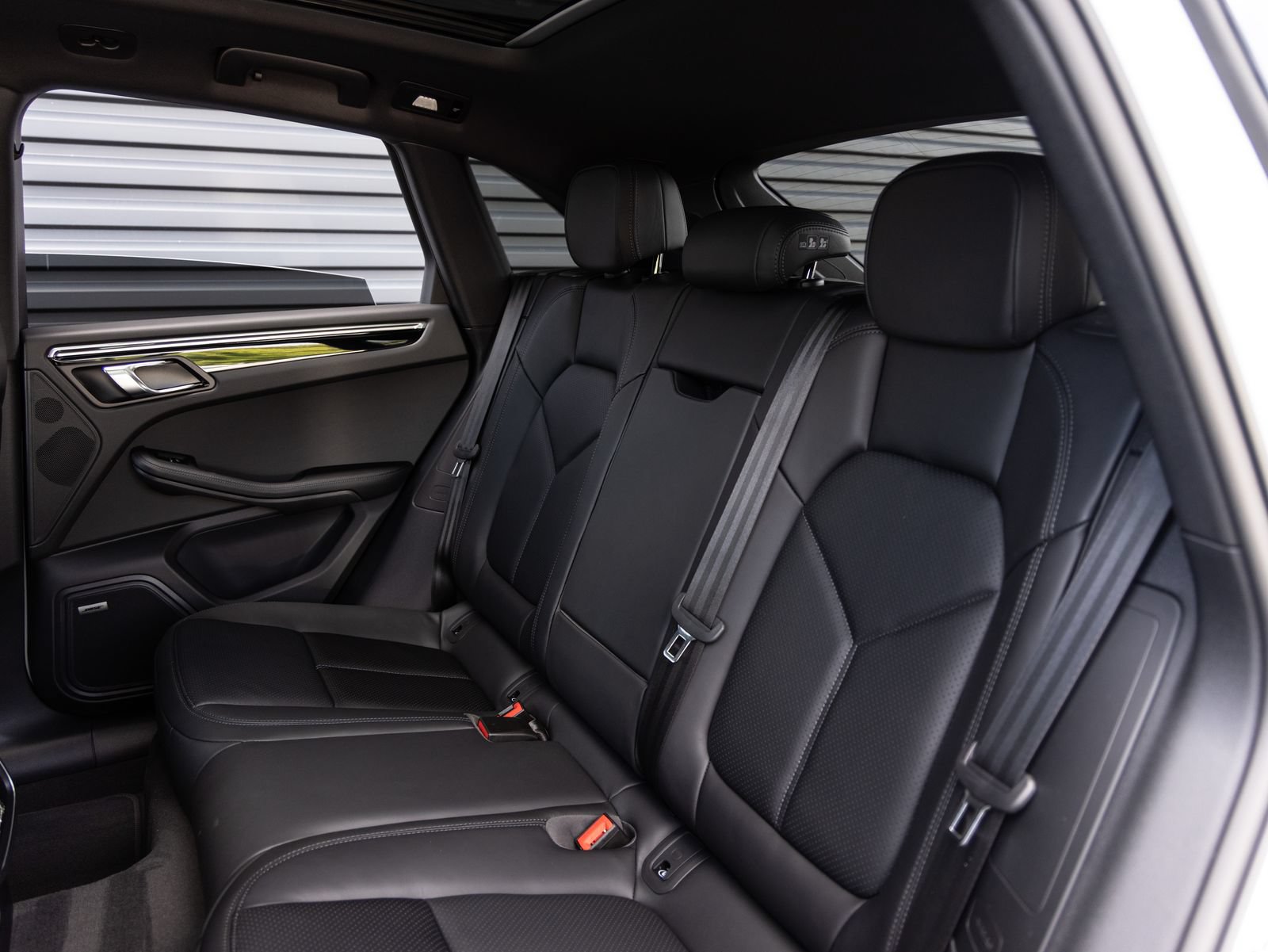Certified 2026 Porsche Macan AWD/4WD image 26