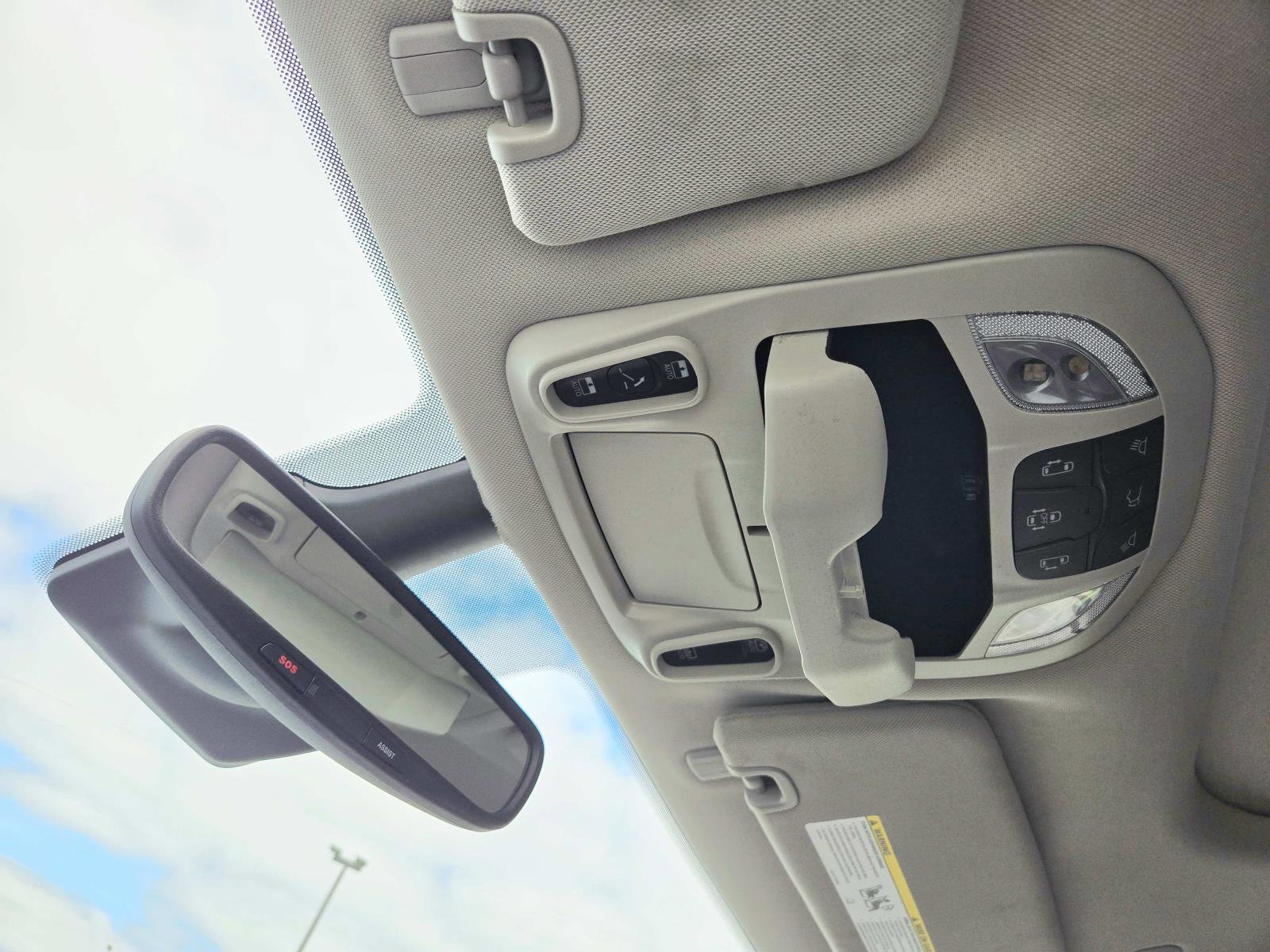 Used 2023 Chrysler Pacifica Limited FWD image 37