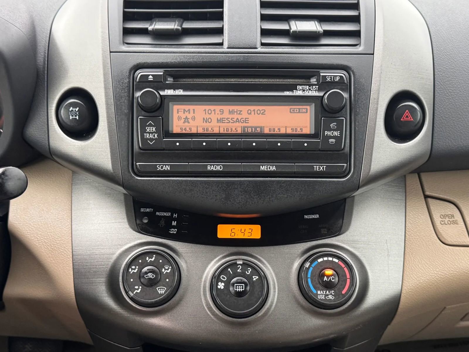 Used 2012 Toyota RAV4 4WD w/ Upgrade Value Pkg image 3