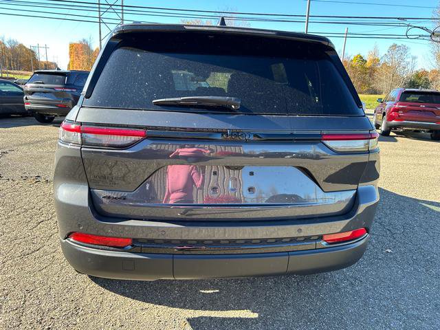 New 2025 Jeep Grand Cherokee 4WD image 4