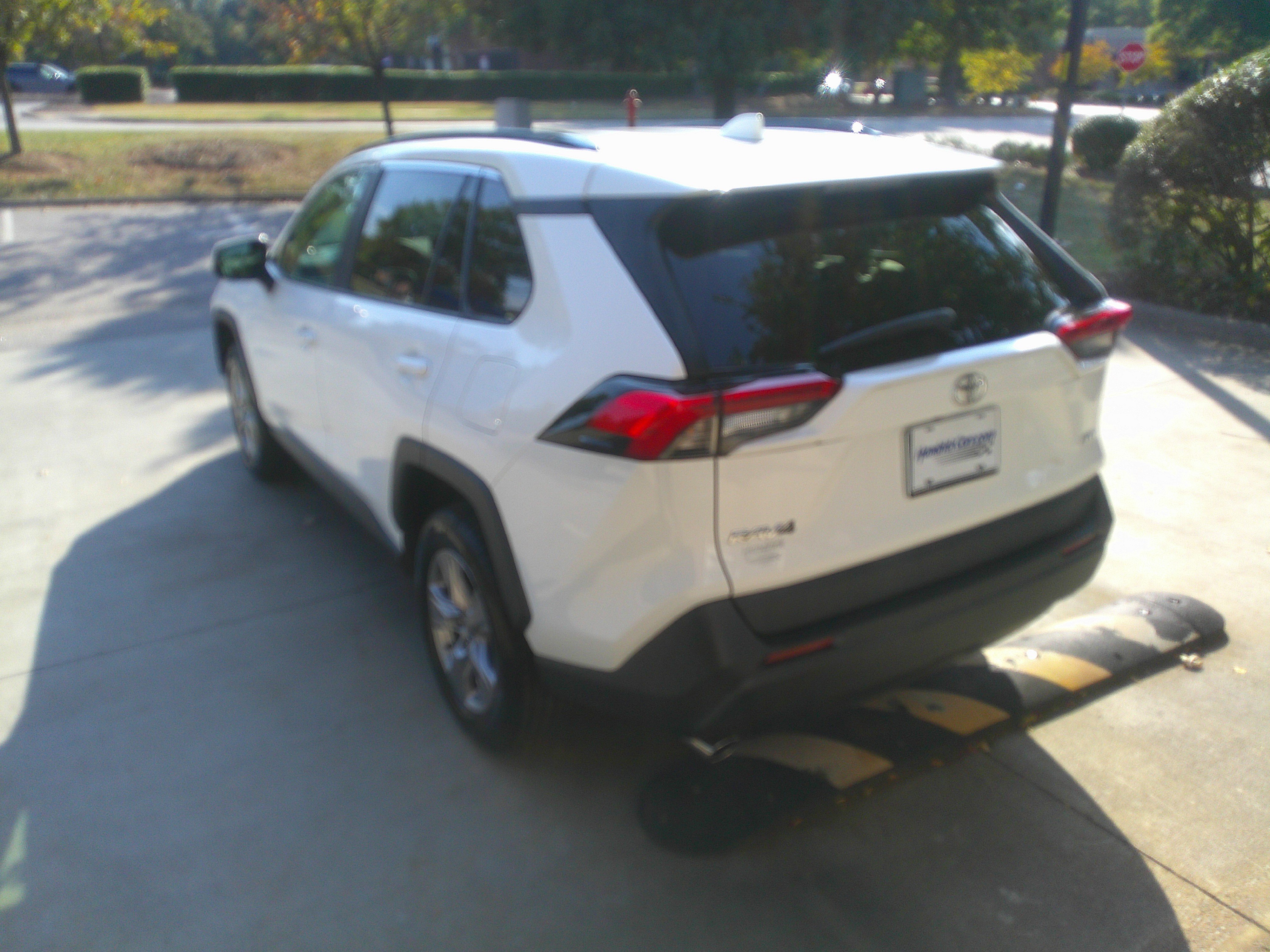 Used 2022 Toyota RAV4 XLE image 9