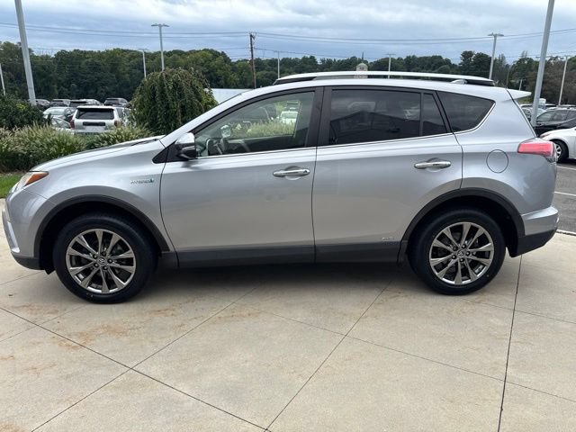 Used 2018 Toyota RAV4 Limited AWD/4WD image 4