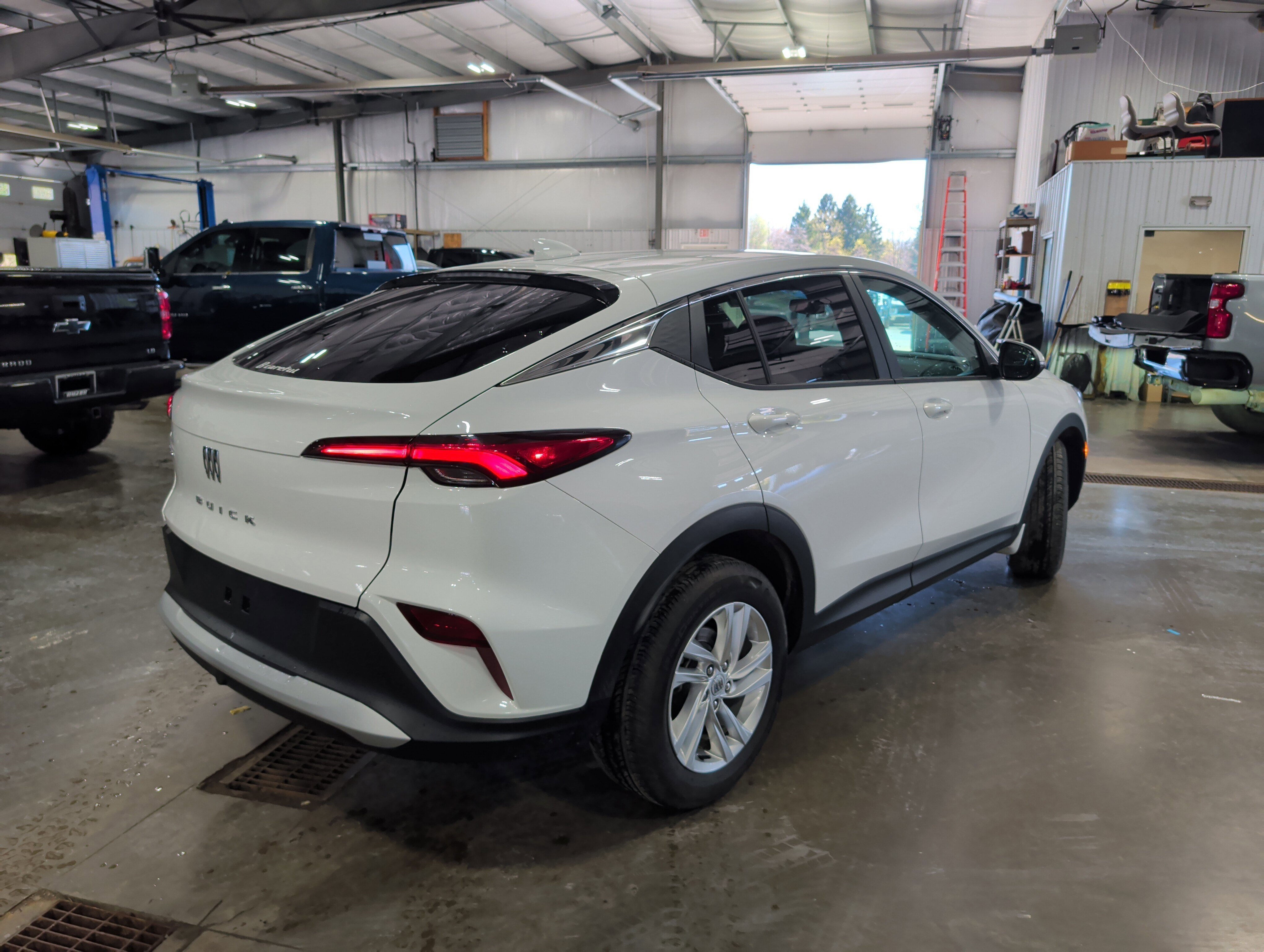 Used 2024 Buick Envista Preferred w/ Convenience I Package image 3