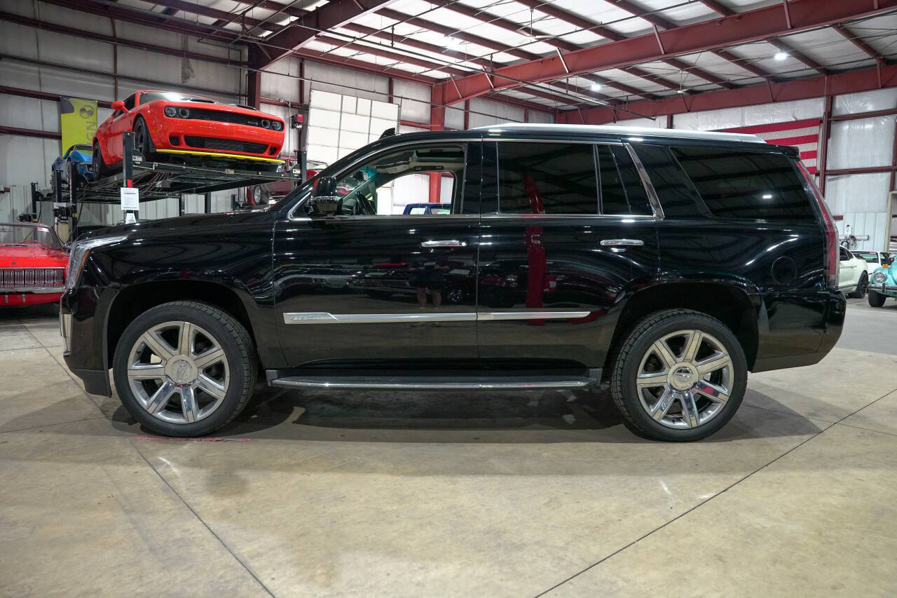 Used 2017 Cadillac Escalade Luxury AWD/4WD image 4