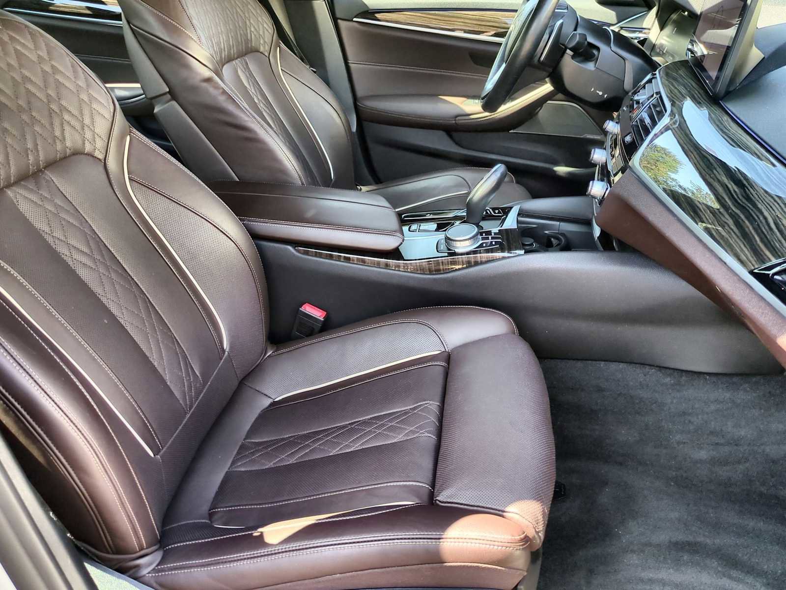 Used 2021 BMW 530i xDrive w/ Premium Package image 23