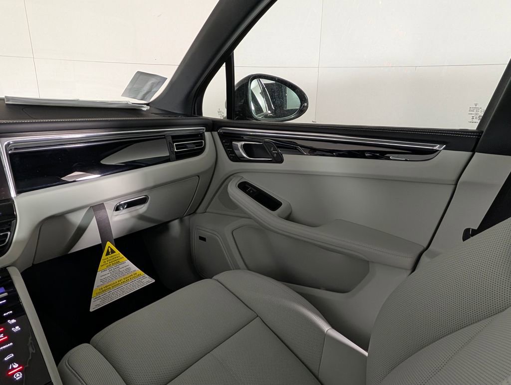 New 2026 Porsche Macan image 24