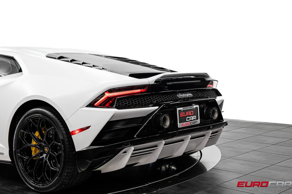 Used 2022 Lamborghini Huracan EVO image 16