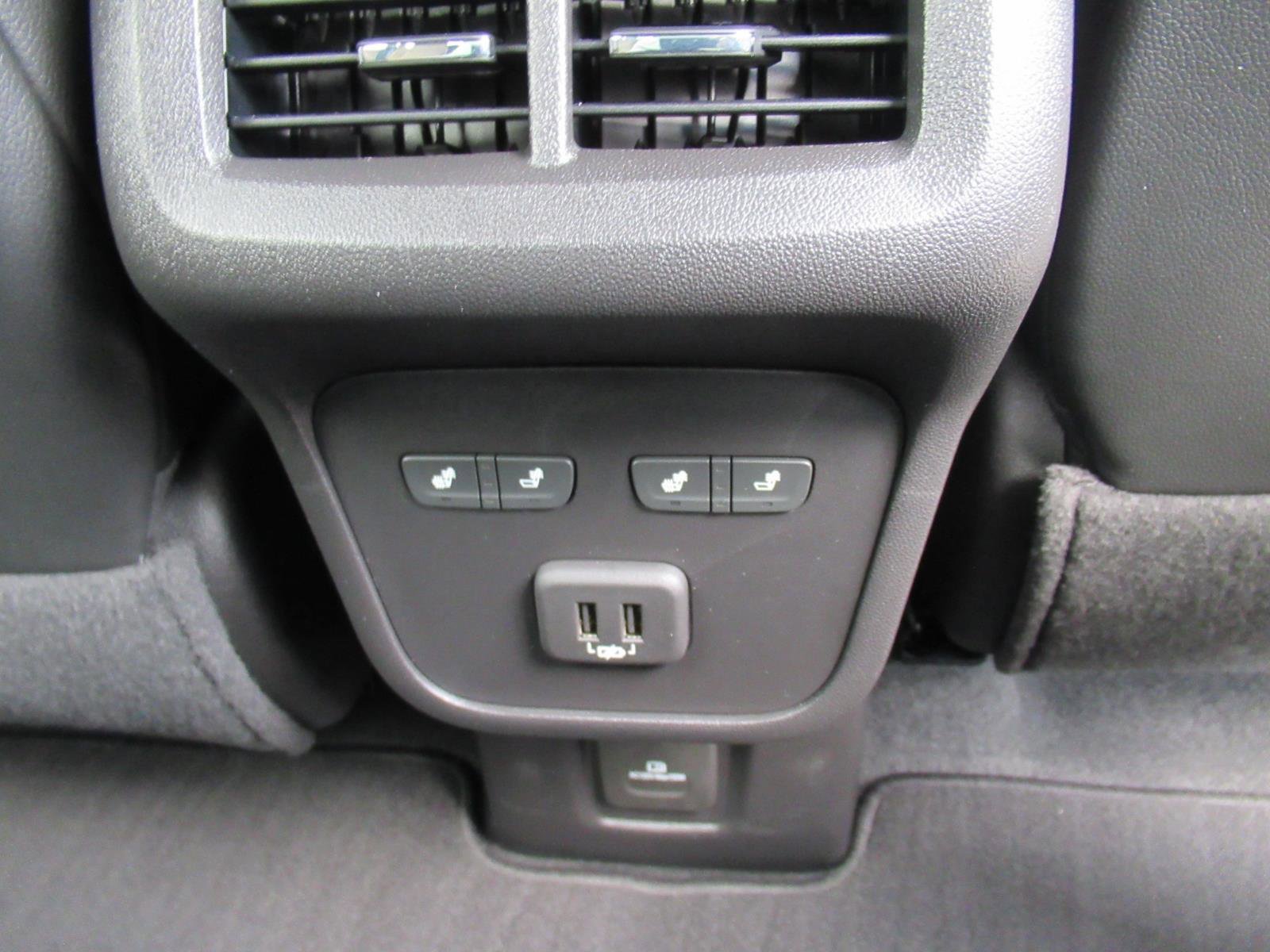 Used 2024 Chevrolet Equinox Premier FWD image 16