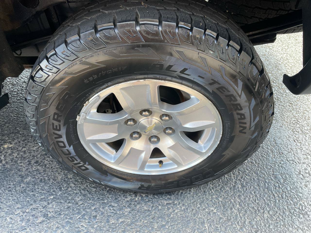 Used 2019 Chevrolet Silverado 1500 LT AWD/4WD image 16