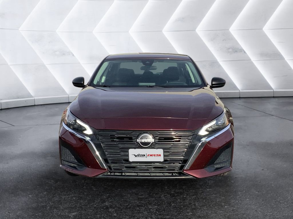 Used 2024 Nissan Altima 2.5 SV image 2
